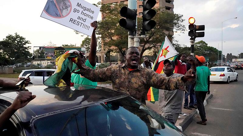Jubel über Rücktritt von Diktator Mugabe