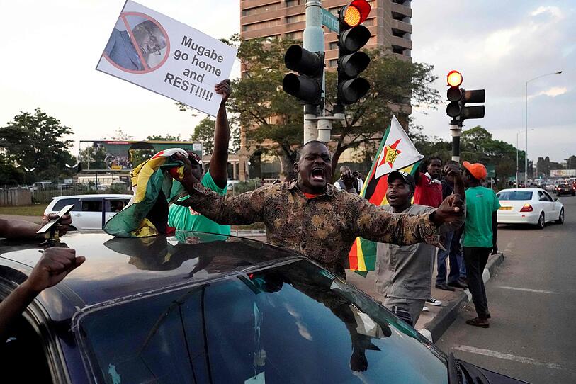 Jubel über Rücktritt von Diktator Mugabe