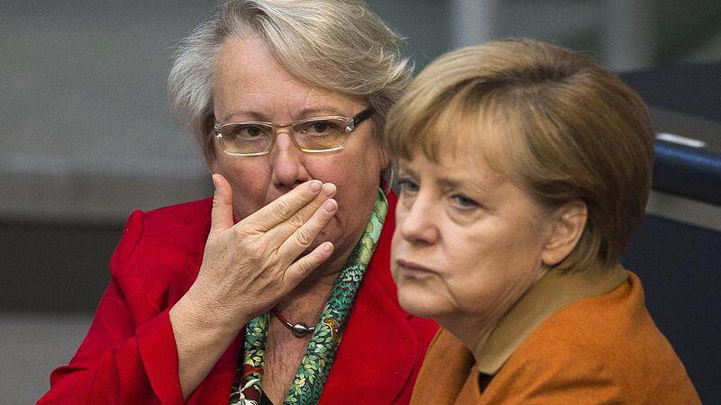 Doktor ade und bald Ministerin a. D.? Schavan wird für Merkel zum Problem