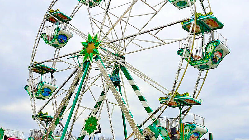 Das Leondinger Stadtfest ist mit einem Riesenrad um eine Attraktion reicher