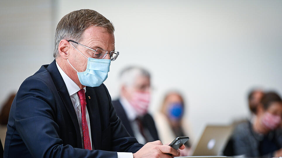 OÖ Landtag wurde wegen Coronavirus in den Linzer U-Hof verlegt, Landeshauptmann Thomas Stelzer (ÖVP)