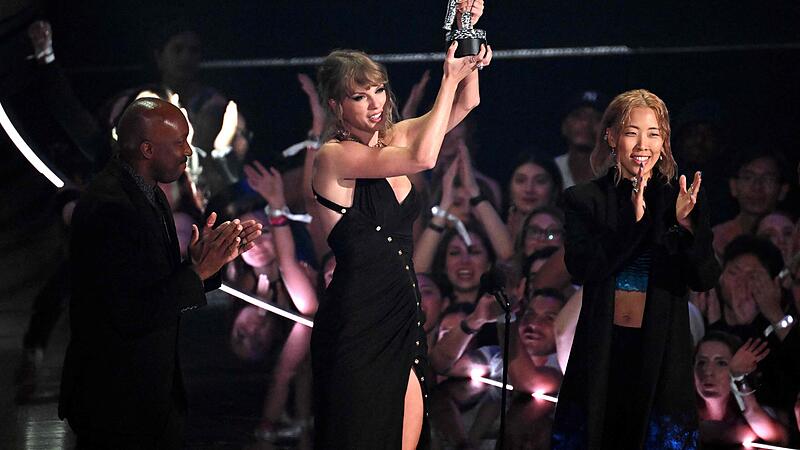 Pop superstar Taylor Swift swept the MTV Video Music Awards