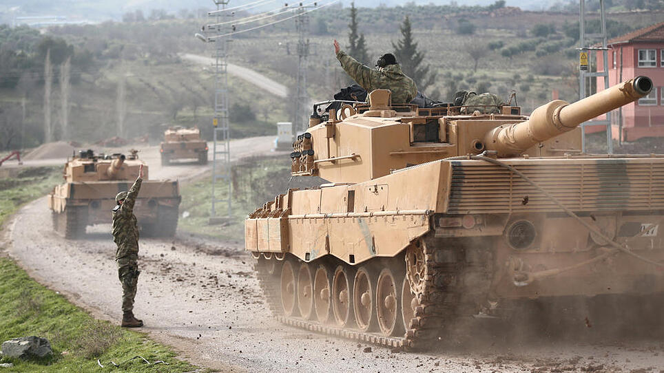 Türkische Truppen marschieren in Syrien ein