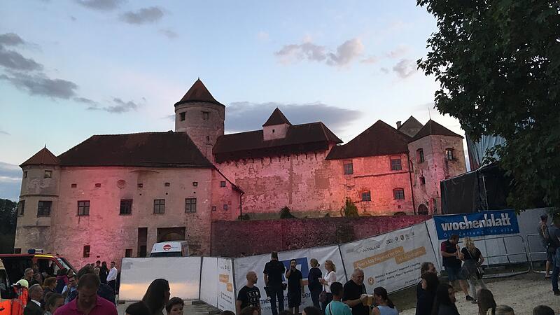 US-Star Anastacia rockte auf der weltlängsten Burg