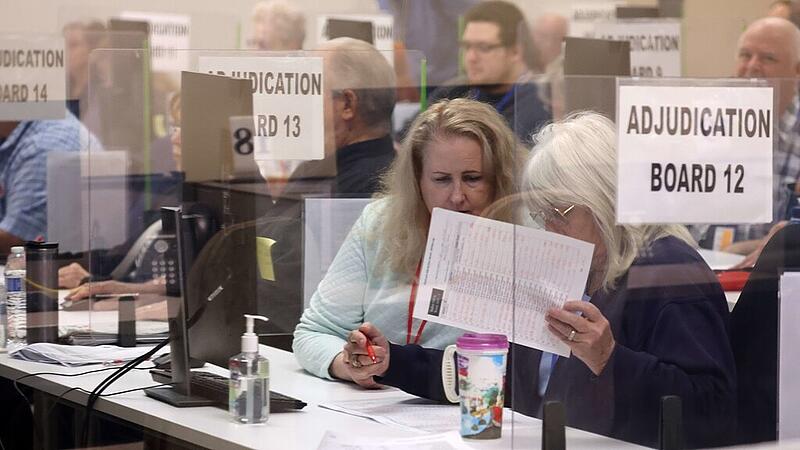 US ARIZONA PREPARES FOR CLOSE MIDTERM ELECTION RACES