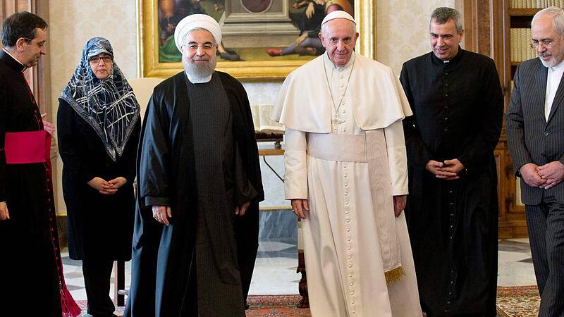 Irans Rückkehr auf die Weltbühne Präsident Rohani vom Papst empfangen