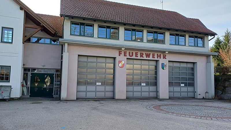 Neues Feuerwehrhaus und neue Arztpraxis in Pram