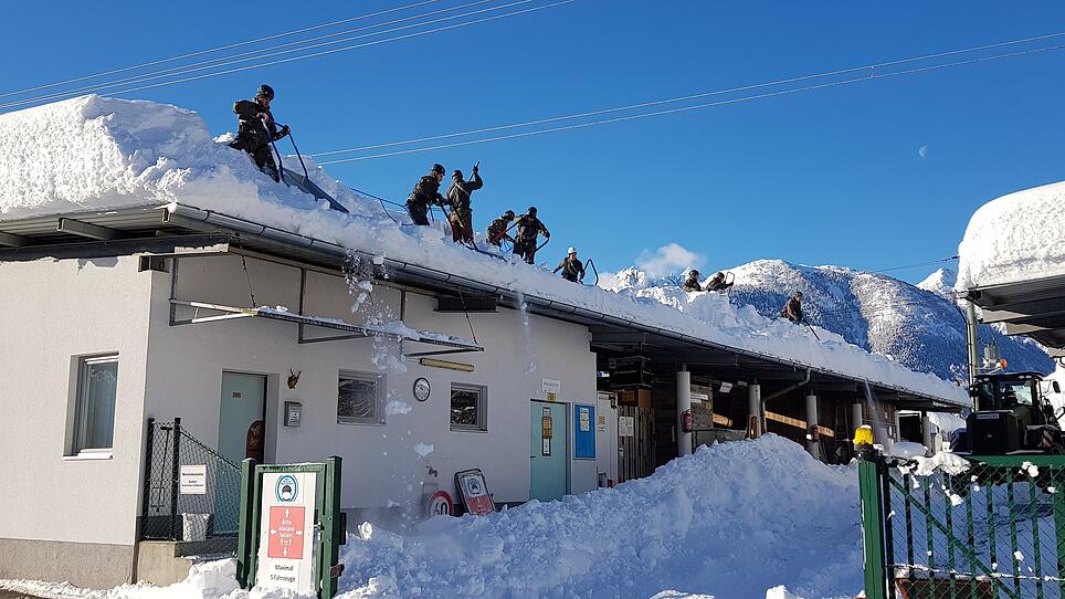 Schneemassen in Kärnten: Mehr als 100 Soldaten im Einsatz
