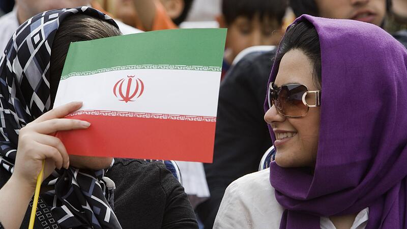 Irans Frauen wollen keine Kopftücher mehr tragen