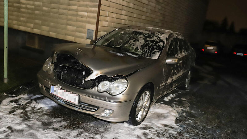Mercedes geriet in Brand