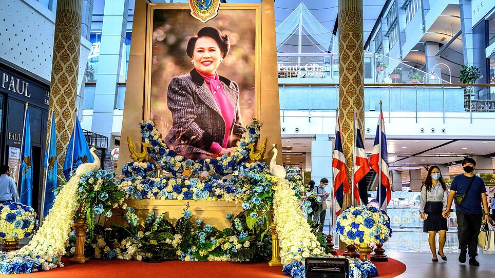 "Asiens Jackie Kennedy": Thailands Ex-Königin Sirikit wird 90