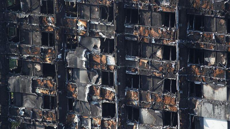London: 24-stöckiges Hochhaus in Flammen