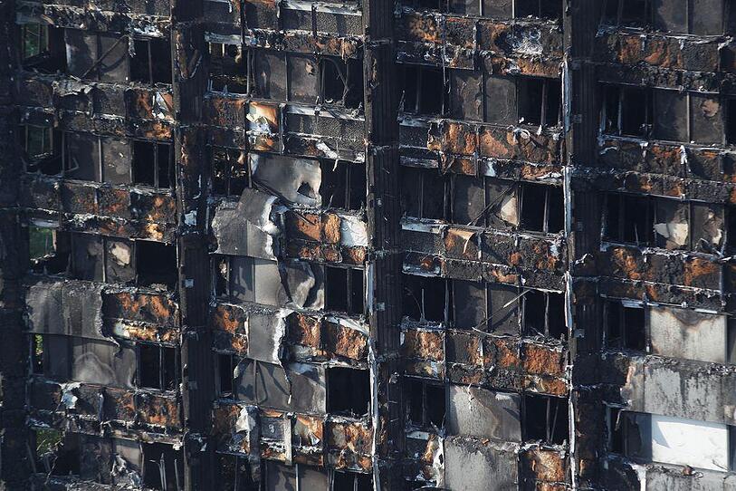 London: 24-stöckiges Hochhaus in Flammen