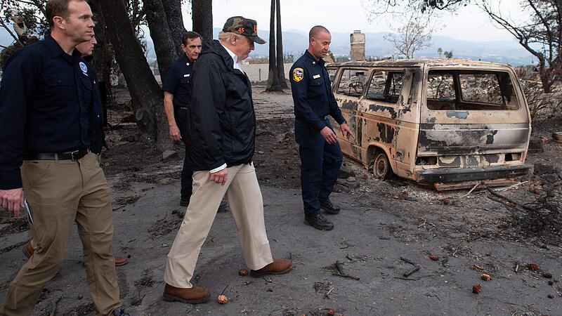 Trump besucht die Brandgebiete in Kalifornien
