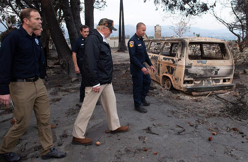 Trump besucht die Brandgebiete in Kalifornien