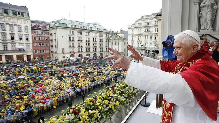 Bei strömendem Regen besuchte Papst Benedikt 2007 Österreich