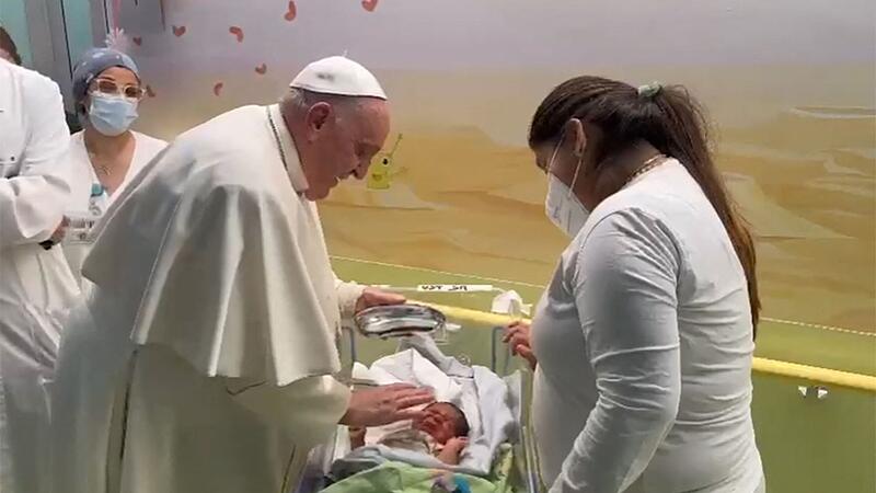 Papst Franziskus taufte Baby in Gemelli-Klinik in Rom