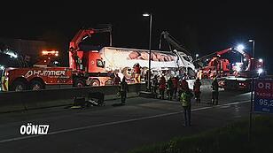 Lastwagen stürzte um: Westautobahn gesperrt
