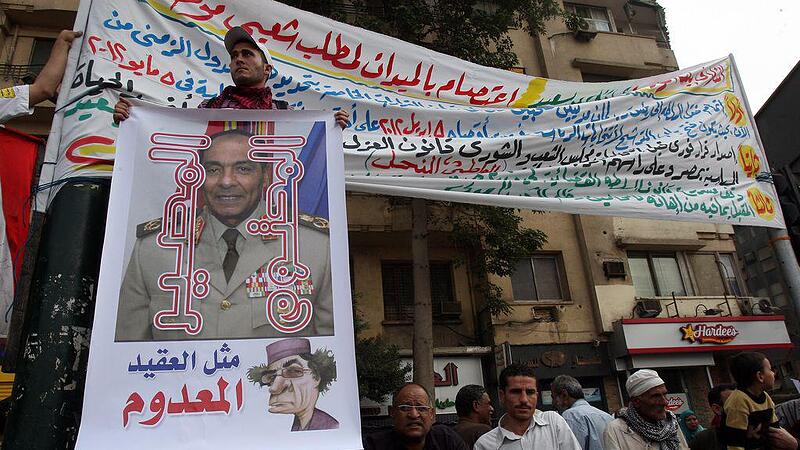 Die ägyptischen Generäle wollen ihre Macht einzementieren
