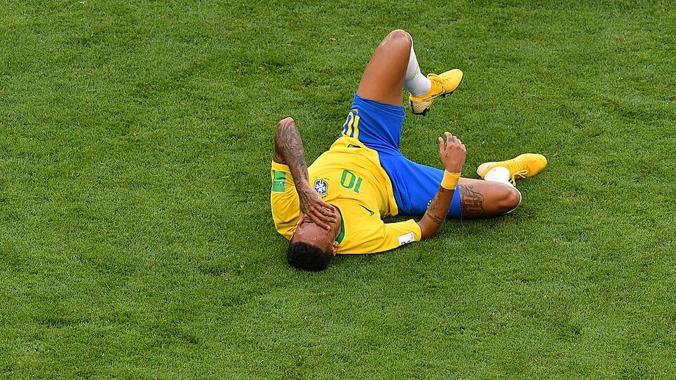 So lang lag Neymar bei der WM schon auf dem Boden