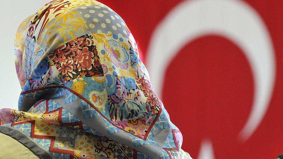 Demokratiepaket für die Türkei: Kopftuchverbot fällt