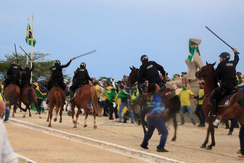 Mehr als 200 Festnahmen nach Angriff auf Regierungsgebäude in Brasília