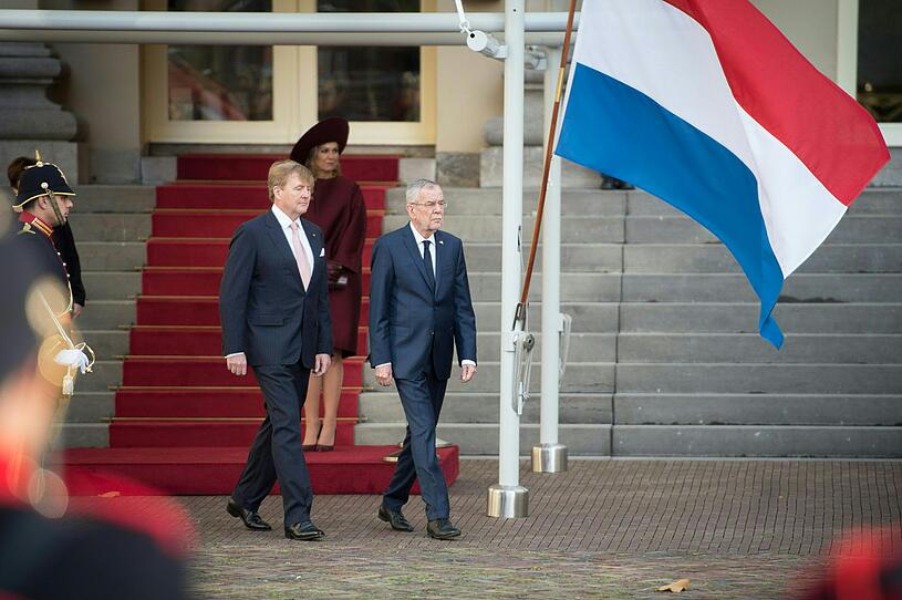 Bundespräsident Alexander Van der Bellen (r.) mit König Willem-Alexander bei seinem offiziellen Besuch in den Niederlanden.