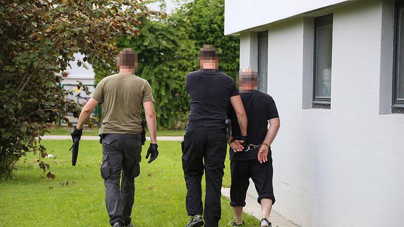 Schlepper-Ring von Polizei zerschlagen Zwei Bandenmitglieder in Wels verhaftet