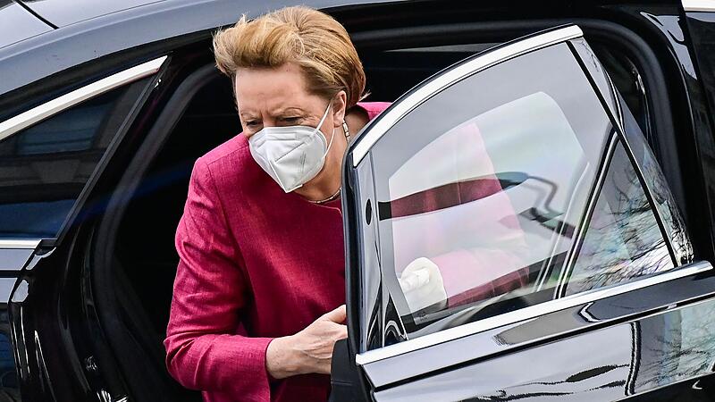 Merkel: "Wir dürfen die Notrufe der Intensivmediziner nicht überhören"
