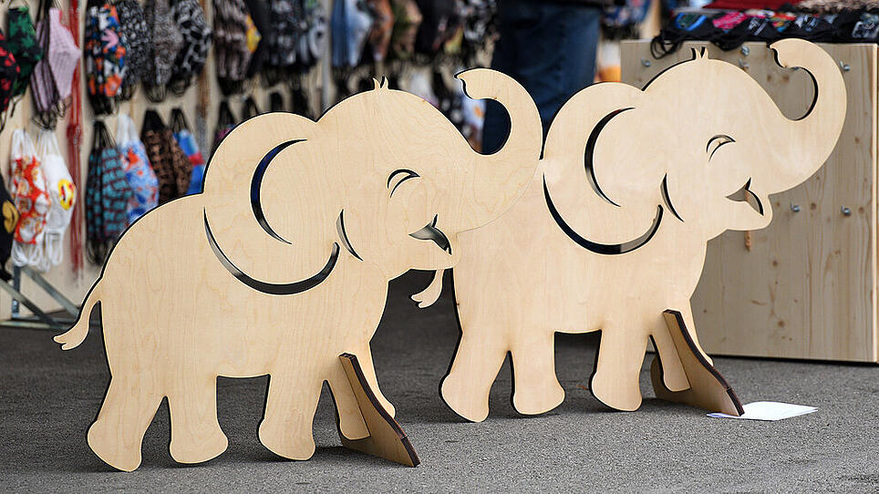 Baby-Elefant aus Holz