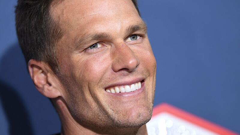 Because of a kitten: Tom Brady doesn’t have time for a comeback