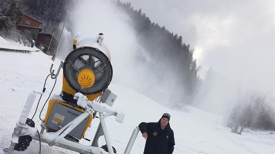 Beschneiung bei Skilift Eberschwang läuft