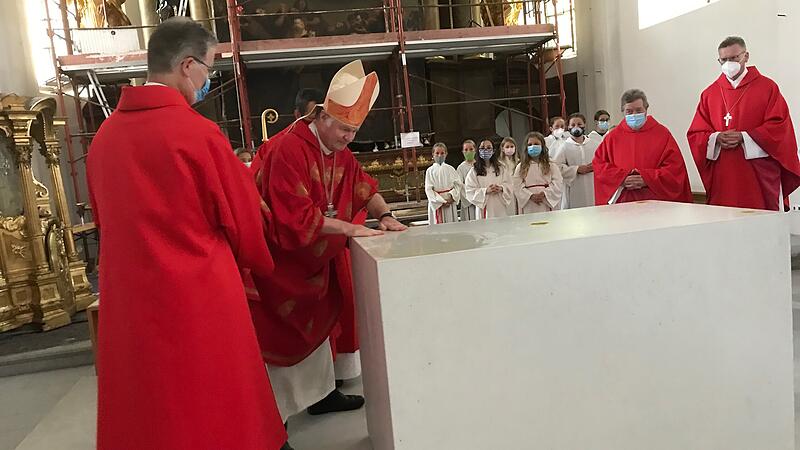 Bischof Manfred weihte neuen Rohrbacher Altar