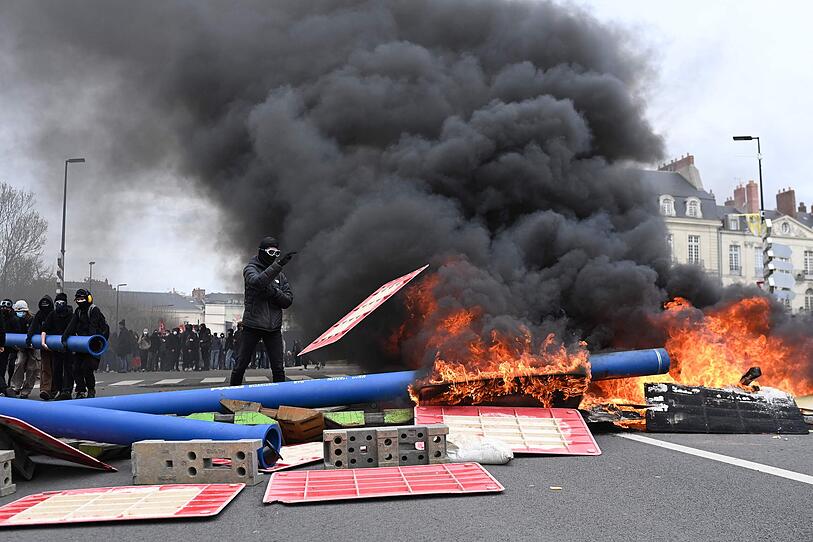 Proteste legen Frankreichs Städte lahm