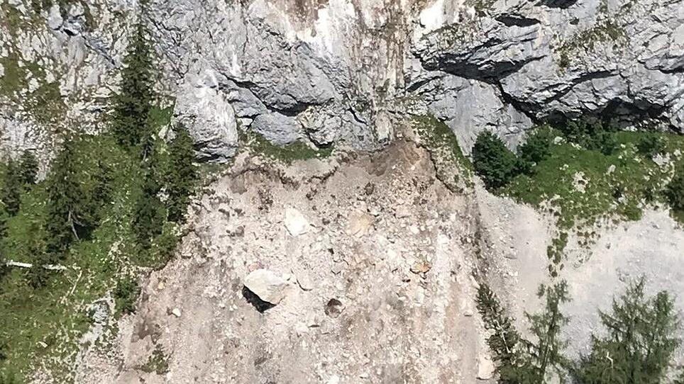 Steinschlag am Traunstein traf Auto von Geologen