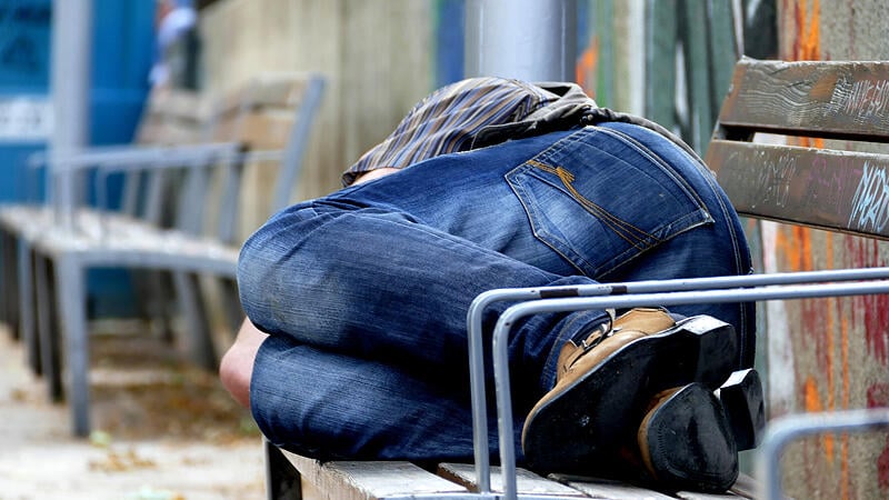 Salzburg: burglar fell asleep with loot on park bench