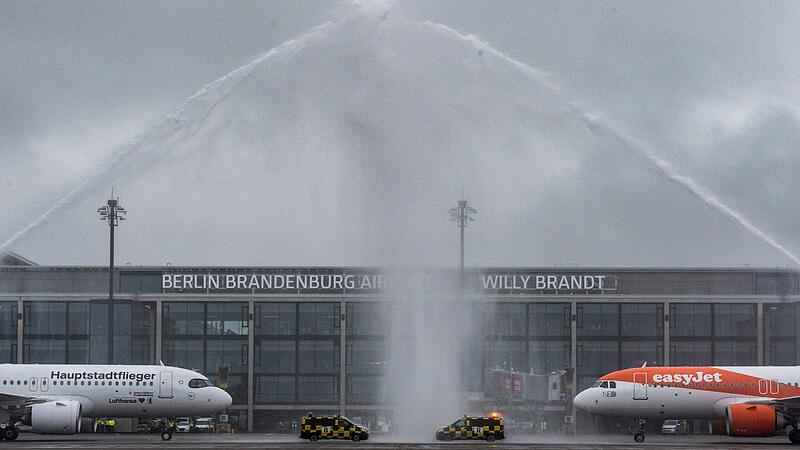 Flughafen Berlin "Willy Brandt" nach jahrelanger Verzögerung eröffnet