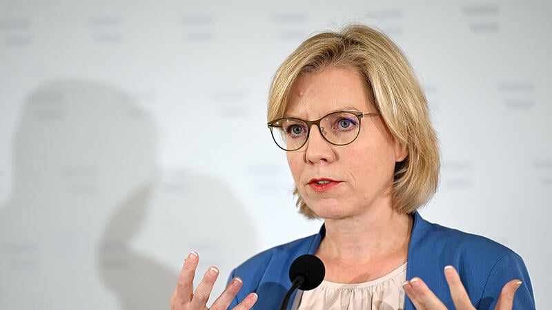 EU energy ministers argue about gas price caps: too strict?  Too lax?