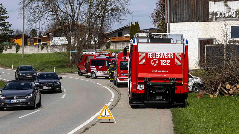AUT, Unterwegs in Oberösterreich, Person eingeklemmt - Traktor Betonmischer