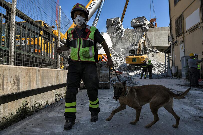 Genua: Rettungskräfte im Wettlauf gegen die Zeit