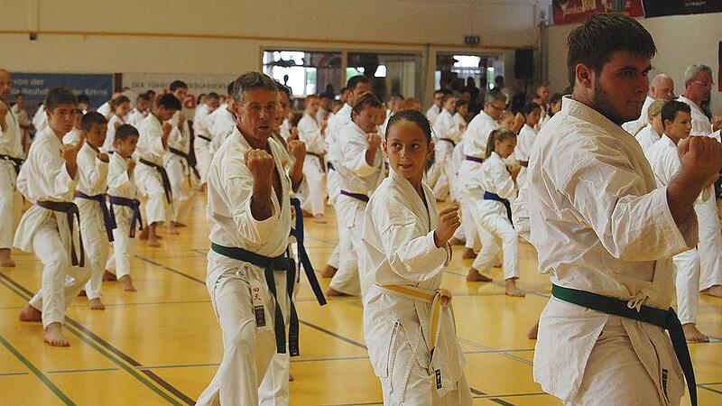 Neuhofen war wieder Zentrum des Karate-Sports