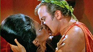 "Lieutenant Uhura": So kam es zum berühmten Kuss mit Kirk