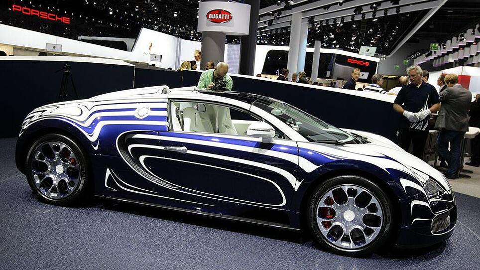 Polizei in Dubai fährt mit Bugatti auf Einsatz