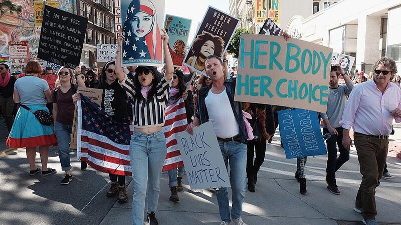 Frauen marschieren gegen Trump
