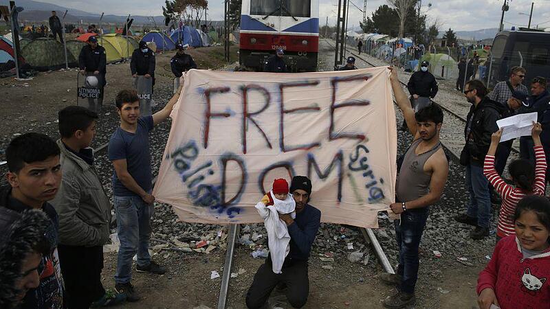 EU-Ratspräsident zu Flüchtlingskrise: "Zeit des Durchwinkens ist vorbei"