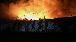 Flüchtlingslager Moria steht in Flammen