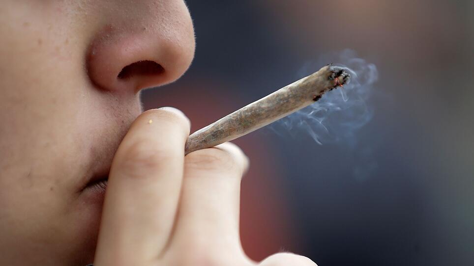 Drogenbericht: Jeder zehnte Jugendliche greift täglich zur Zigarette
