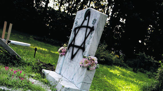 Heuer bereits vierte Friedhof-Schändung:<br/>90 Gräber verwüstet<br/>