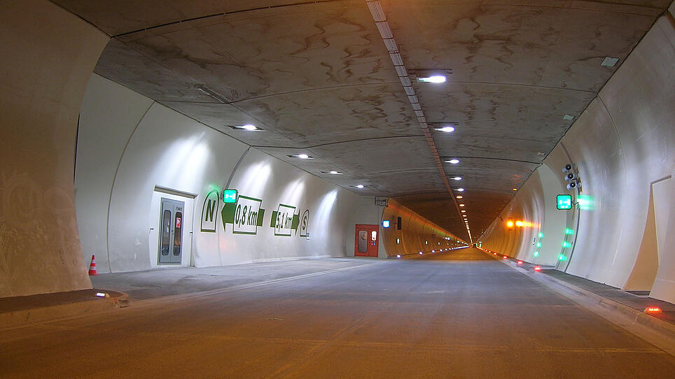 Zwei Ršhren fŸr den Tauerntunnel
