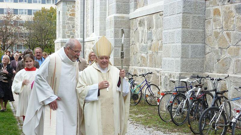 Pfarrer Laireiter (l.) und Altbischof Aichern